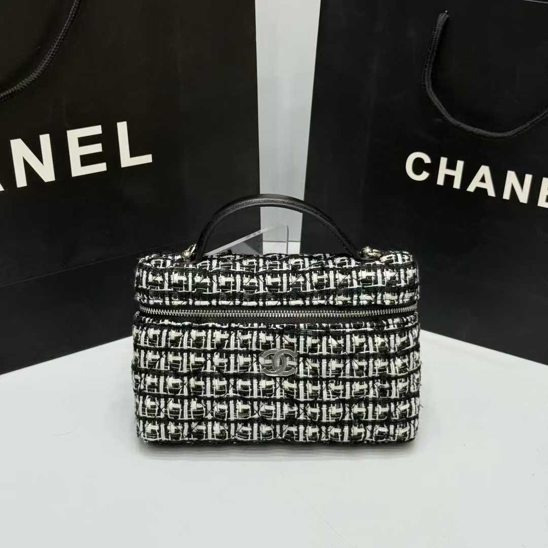 Chanel 25C Box Clutch with Detachable Chain in Grey