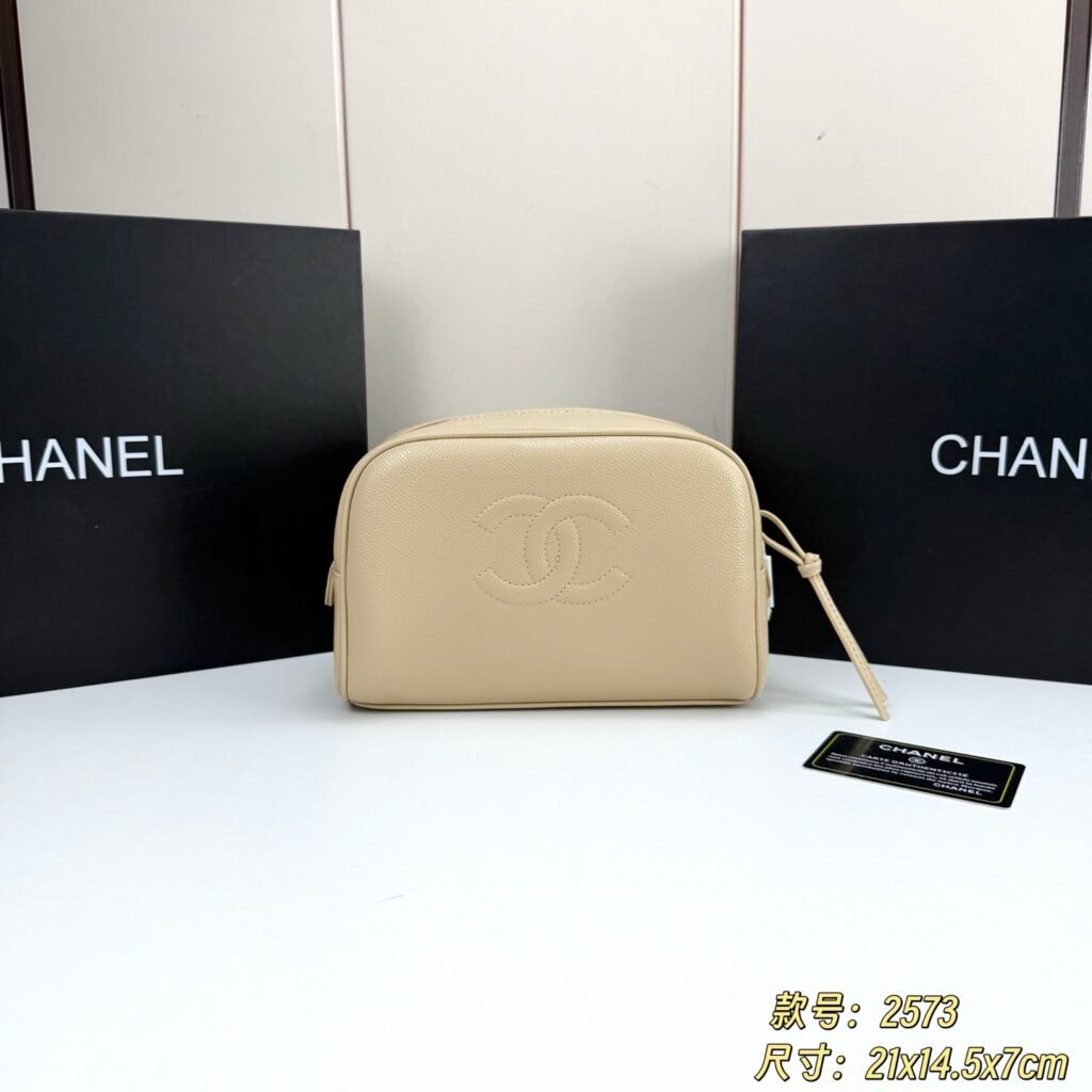 Chanel Cosmetic Pouch, Grained Calfskin in Dark Grey 6