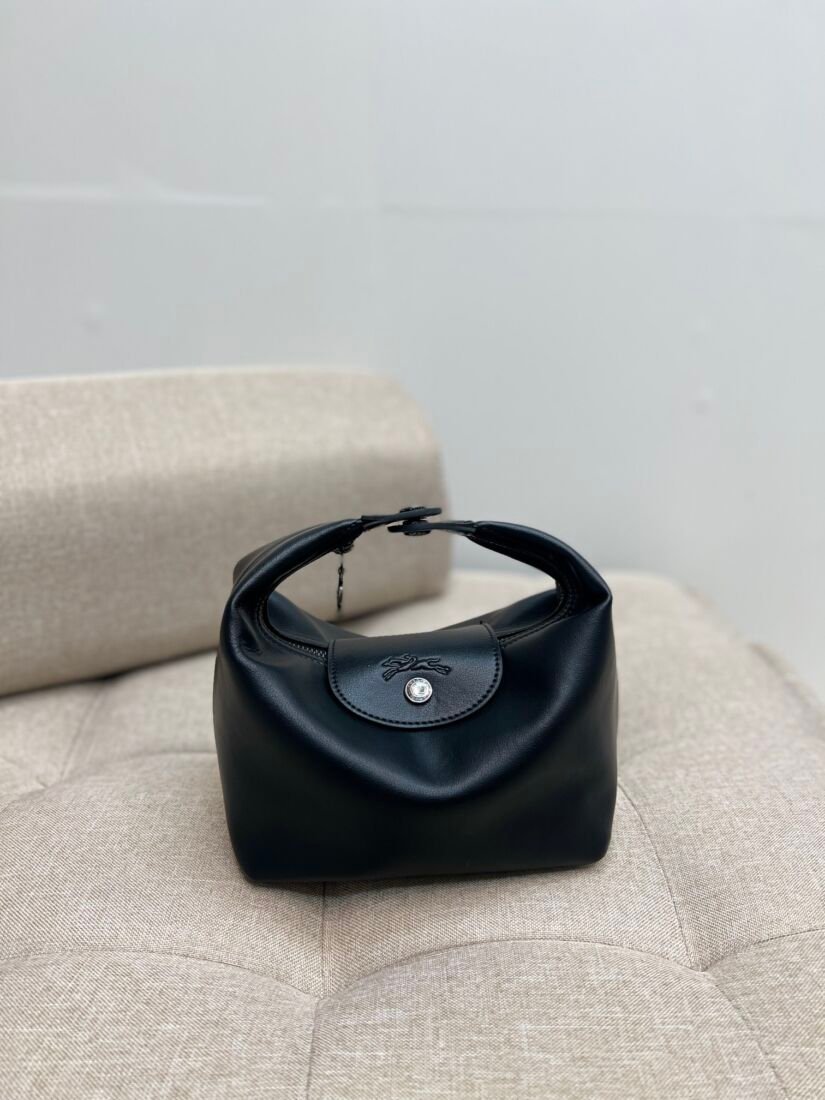 Longchamp 10291 Box Bag in Black, Leather in Black